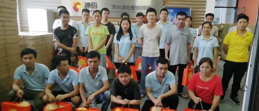 喜逢中秋加国庆，月圆家圆就团圆